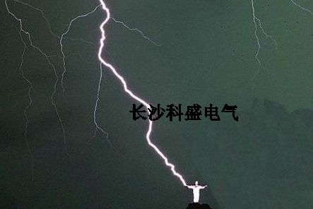 巴西號稱全球閃電次數最多的國家，當遇到這個城市，就只能認慫