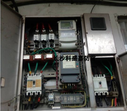 令人心痛，又一個(gè)大酒店因?yàn)槭″X遭遇雷擊，損失慘重